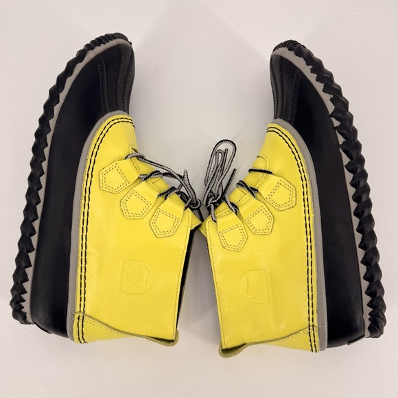 Sorel Out N About Waterproof Rain Duck Boots Yellow Black Women’s 9 Gorpcore - Picture 5 of 7
